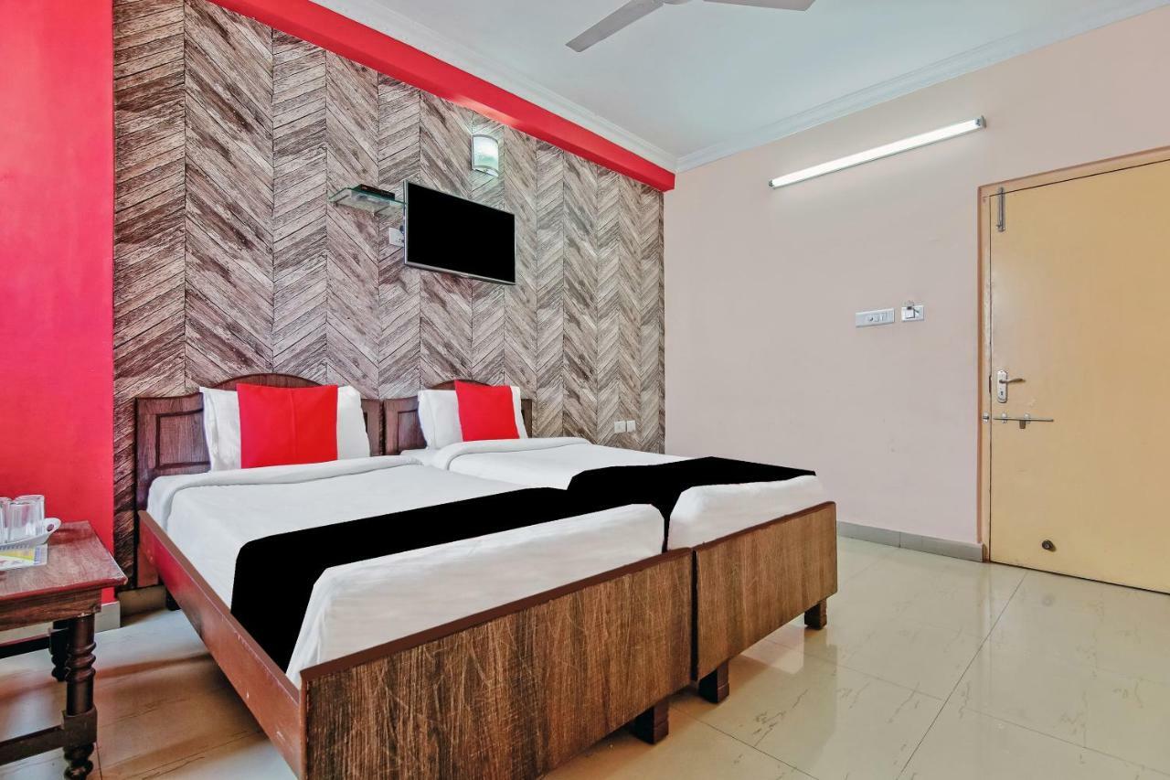 Capital O 41962 Hotel Mandakini Continental Lakhnau Kültér fotó